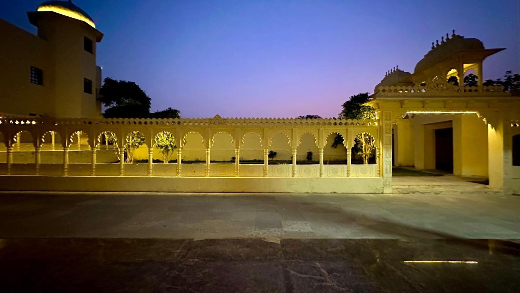 The Burj Resort Luxurious Stay Udaipur Extérieur photo